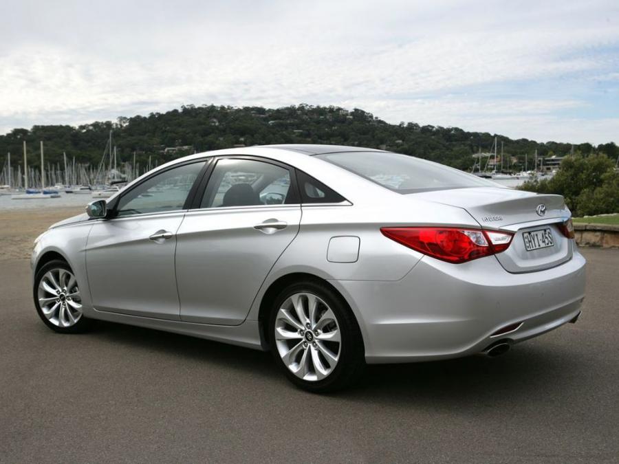  Hyundai i45 2010 года  (фото 2 из 17)